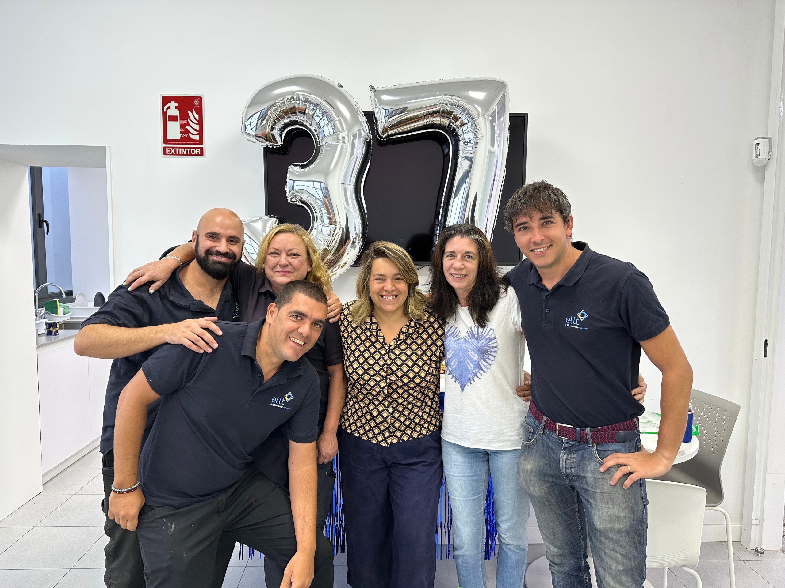 ¡Celebrando 37 años de logros y éxito!