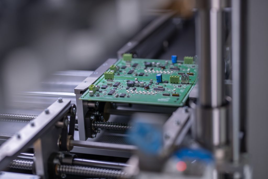 Testing de PCB en EIIT - A Controlar company